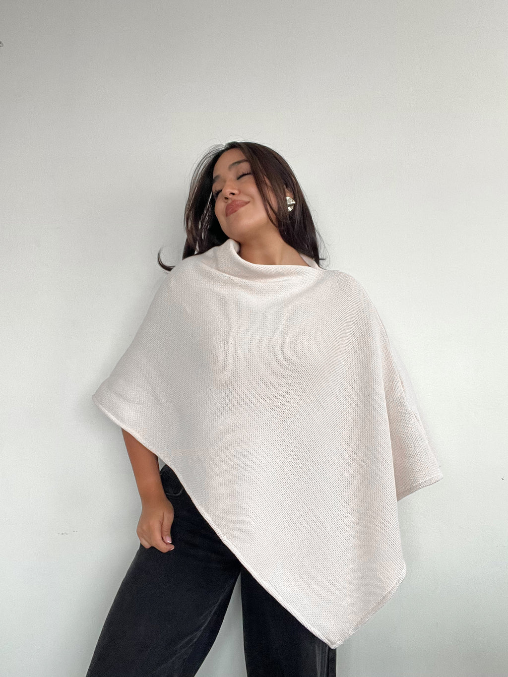 SWEATER CHARLOTTE  CRUDO - PONCHO ASIMÉTRICO MANTA DE ALGODÓN