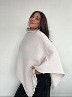 SWEATER CHARLOTTE  CRUDO - PONCHO ASIMÉTRICO MANTA DE ALGODÓN