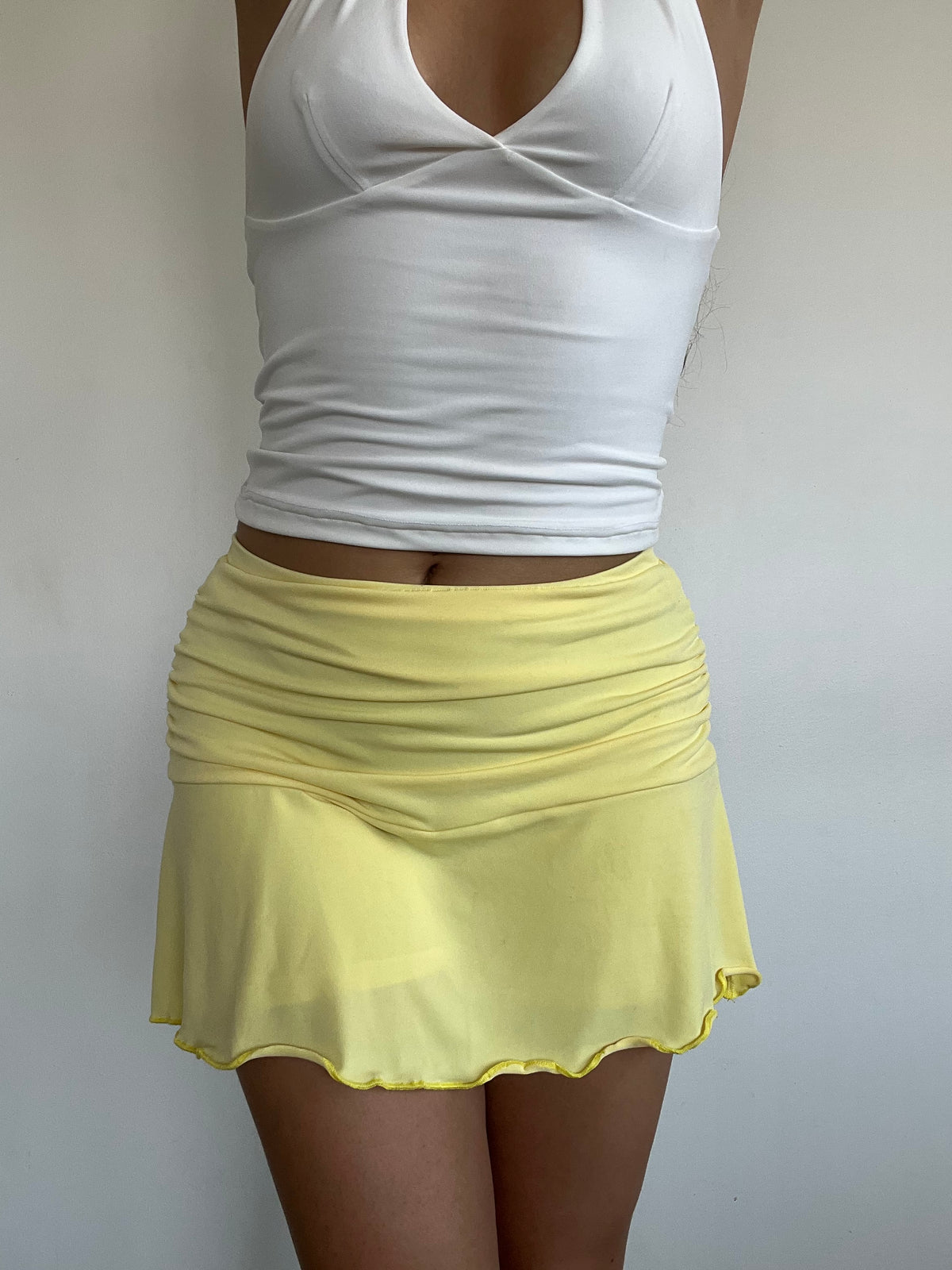 FALDA SHORT VICTORIA AMARILLA