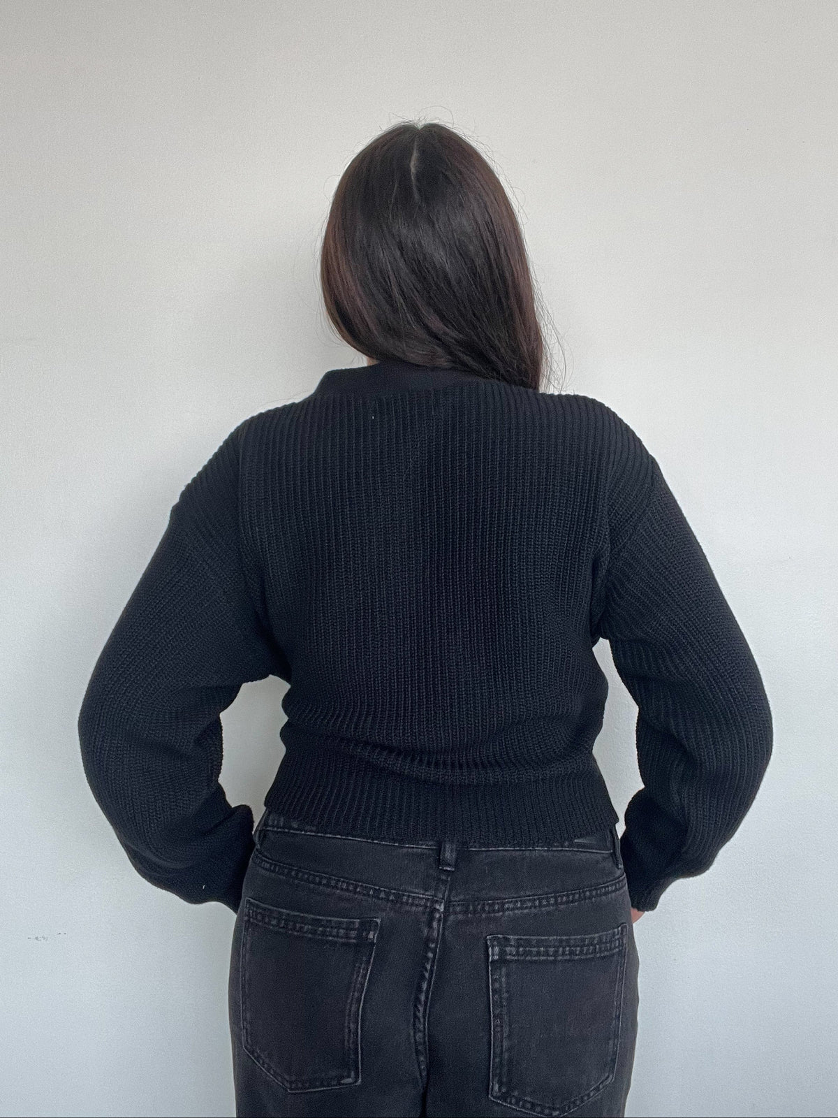 SWEATER KIMMIE NEGRO - CHALECO DE ALGODÓN CRUZADO CON AMARRAS