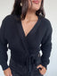 (PRE-VENTA) SWEATER KIMMIE NEGRO - CHALECO DE ALGODÓN CRUZADO CON AMARRAS