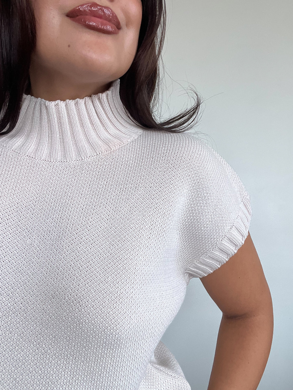 SWEATER HANNAH CRUDO - CHALECO DE ALGODÓN DE CUELLO ALTO