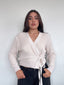 SWEATER KIMMIE CRUDO - CHALECO DE ALGODÓN CRUZADO CON AMARRAS