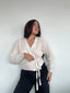 SWEATER KIMMIE CRUDO - CHALECO DE ALGODÓN CRUZADO CON AMARRAS
