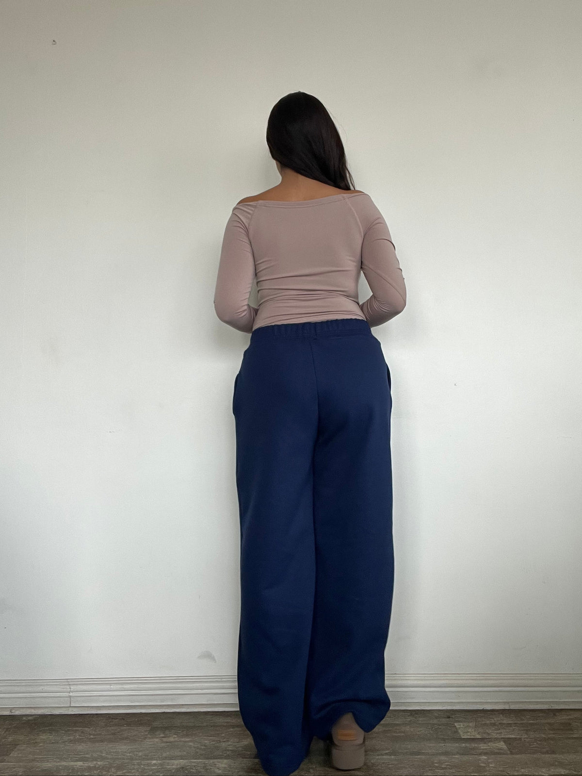 PANTALÓN BUZO AZUL MARINO - CORTE RECTO LOGO BORDADO