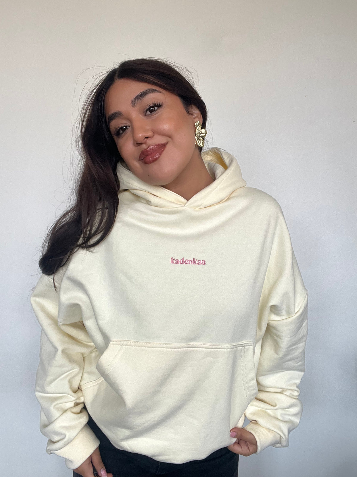 POLERÓN HOODIE MANTEQUILLA - OVERSIZE CON GORRO LOGO BORDADO