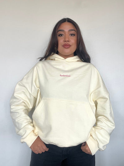 POLERÓN HOODIE MANTEQUILLA - OVERSIZE CON GORRO LOGO Y ESPALDA BORDADO